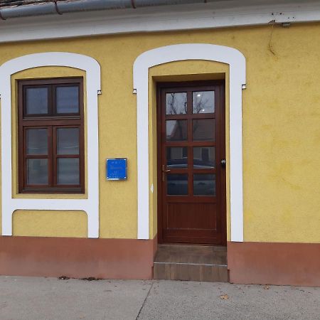 Ady Apartman Tata Esterno foto