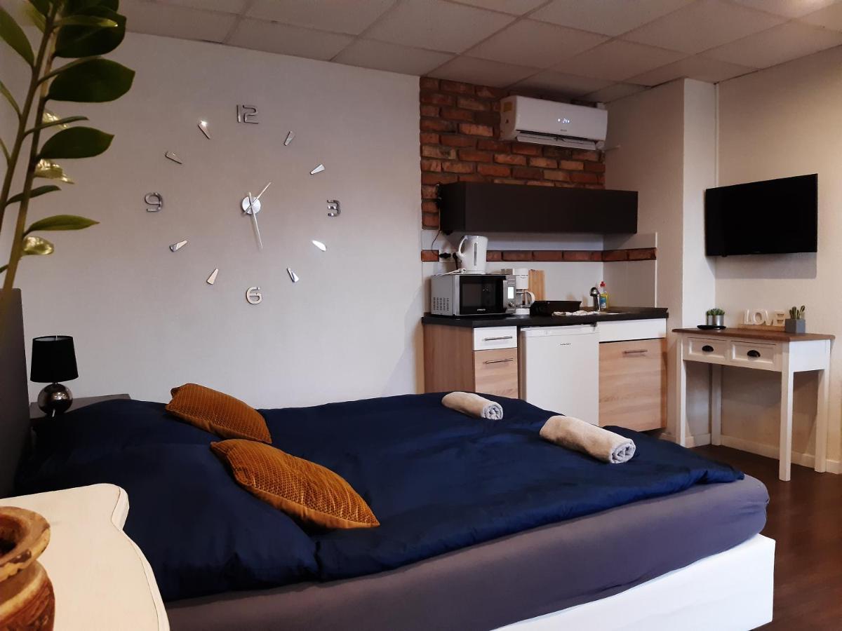 Ady Apartman Tata Esterno foto