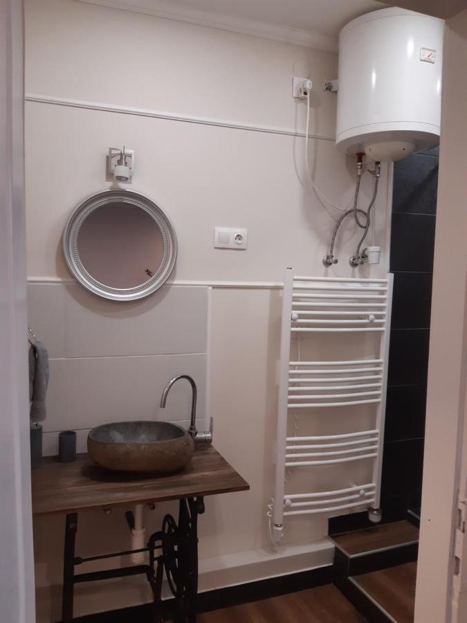 Ady Apartman Tata Esterno foto